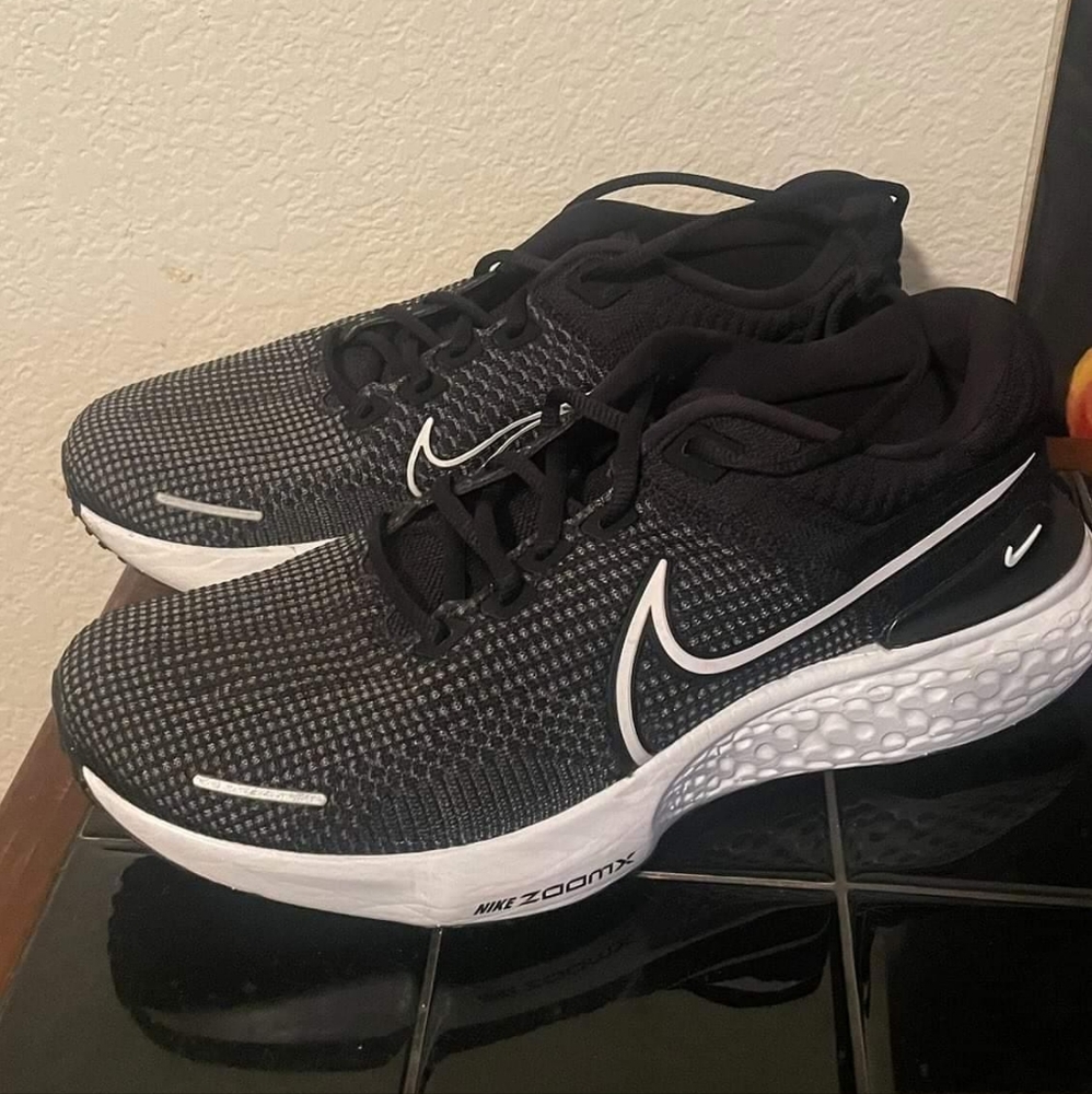 Nike ZoomX Invincible FlyKnit 2 11.5D Mens